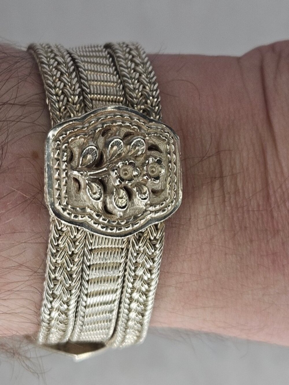 Vintage 900 Silver Flower Heart Shaped Crests Portrait Bracelet Cuff 7 inches - Picture 9 of 13